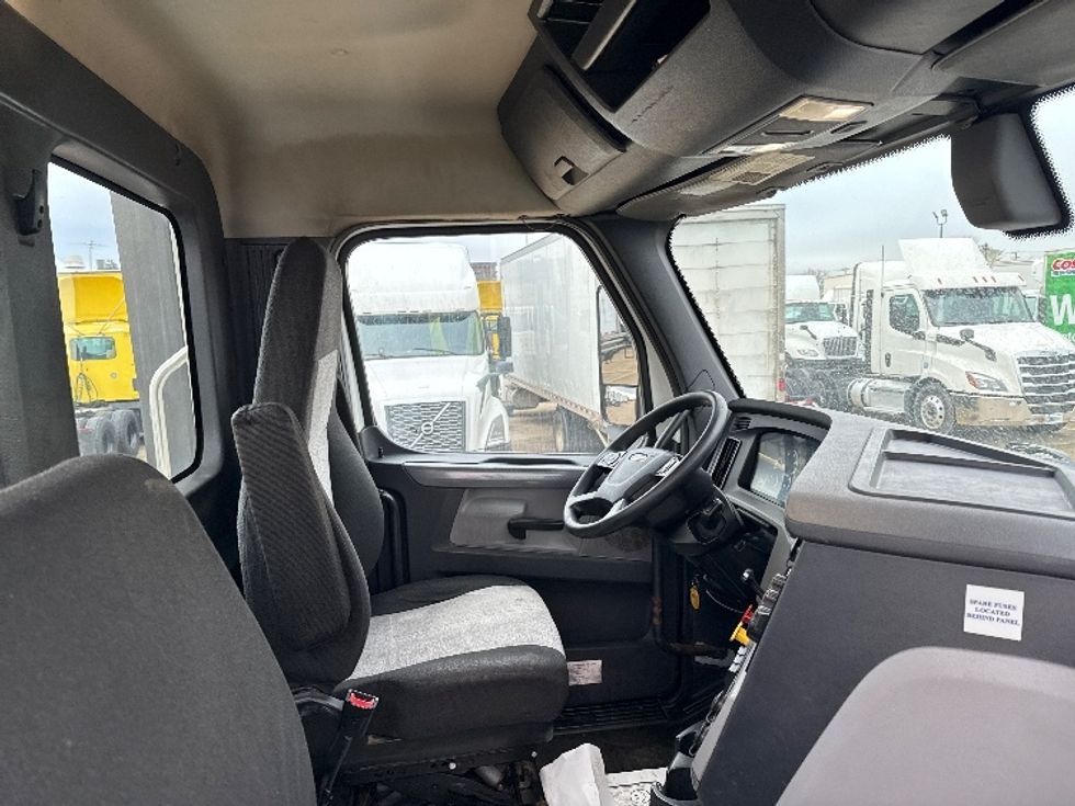 Day Cab Tractor-Heavy Duty Tractors-Freightliner-2020-T11664ST-Allen Park-MI-608,931\n\t\tmiles-$ 29,750 - Image 14