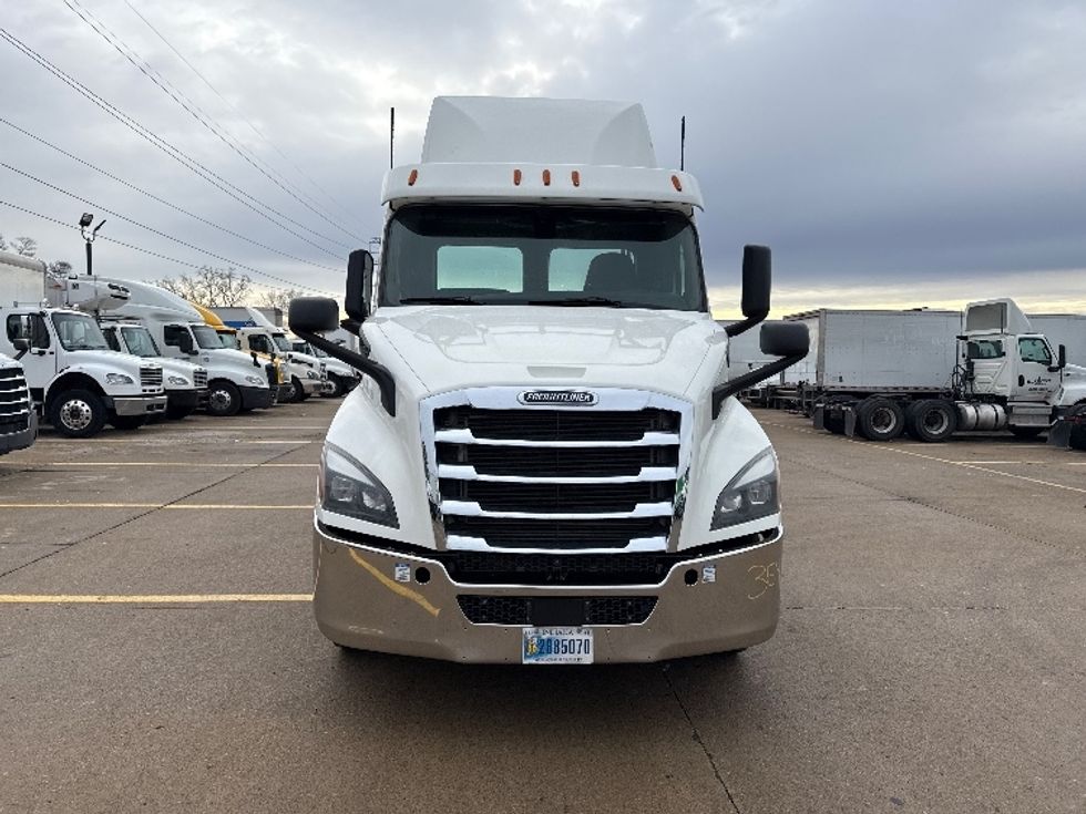 Day Cab Tractor-Heavy Duty Tractors-Freightliner-2020-T11664ST-Allen Park-MI-608,931\n\t\tmiles-$ 29,750 - Image 2
