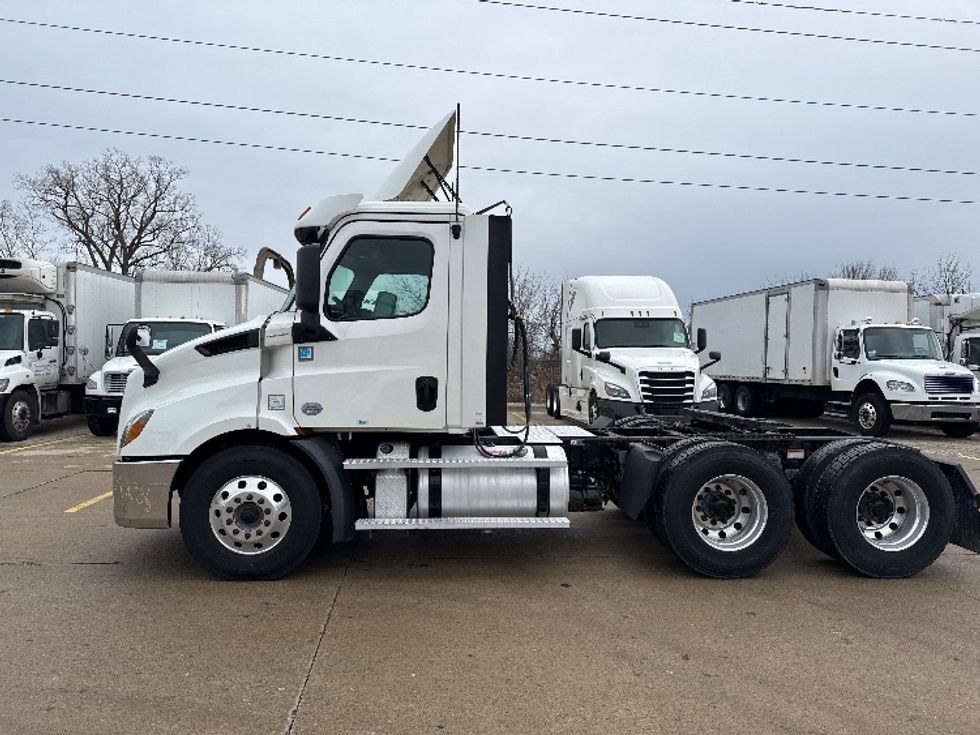 Day Cab Tractor-Heavy Duty Tractors-Freightliner-2020-T11664ST-Allen Park-MI-608,931\n\t\tmiles-$ 29,750 - Image 4