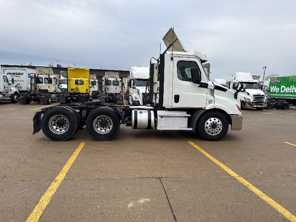 Day Cab Tractor-Heavy Duty Tractors-Freightliner-2020-T11664ST-Allen Park-MI-608,931\n\t\tmiles-$ 29,750 - Image 8