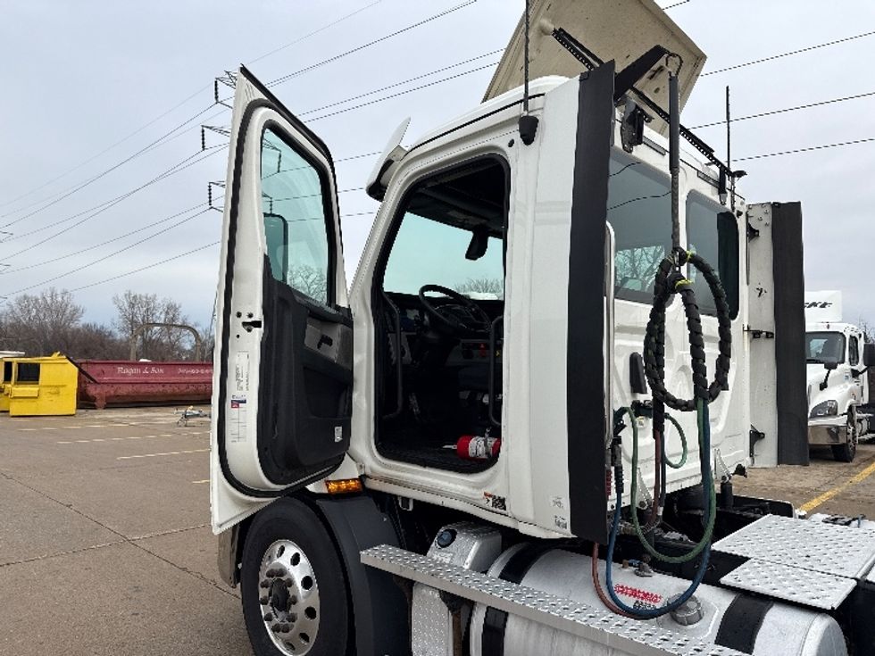 Day Cab Tractor-Heavy Duty Tractors-Freightliner-2020-T11664ST-Allen Park-MI-608,931\n\t\tmiles-$ 29,750 - Image 9
