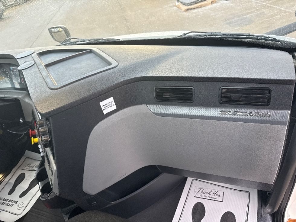 Day Cab Tractor-Heavy Duty Tractors-Freightliner-2020-T11664ST-Allen Park-MI-651,900\n\t\tmiles-$ 25,750 - Image 13