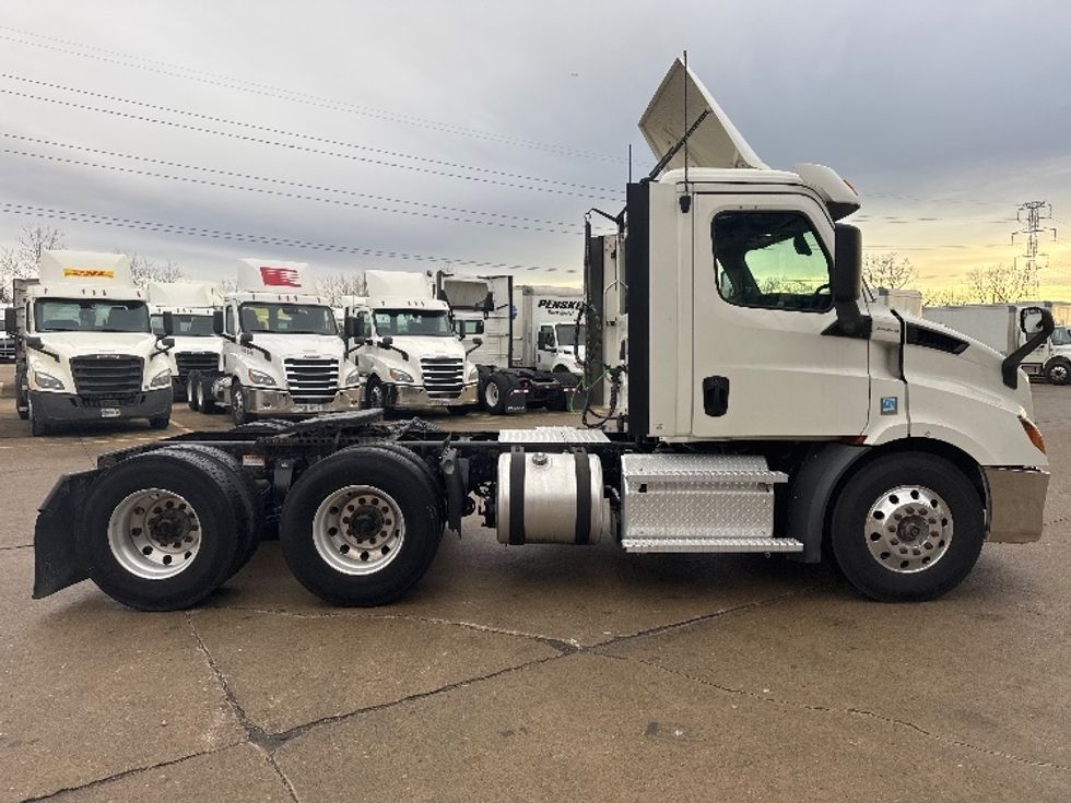 Day Cab Tractor-Heavy Duty Tractors-Freightliner-2020-T11664ST-Allen Park-MI-651,900\n\t\tmiles-$ 25,750 - Image 8