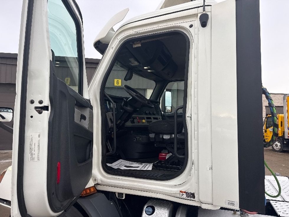 Day Cab Tractor-Heavy Duty Tractors-Freightliner-2020-T11664ST-Allen Park-MI-651,900\n\t\tmiles-$ 25,750 - Image 9
