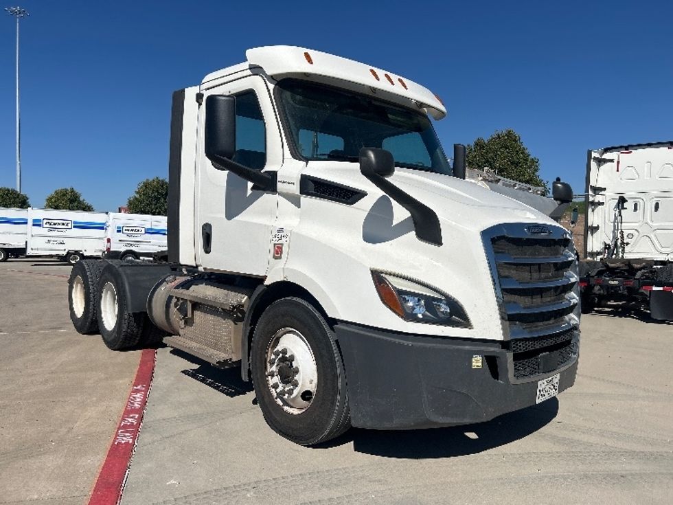 Day Cab Tractor-Heavy Duty Tractors-Freightliner-2020-T11664ST-Amarillo-TX-133,916\n\t\tmiles-$ 65,000 - Image 1