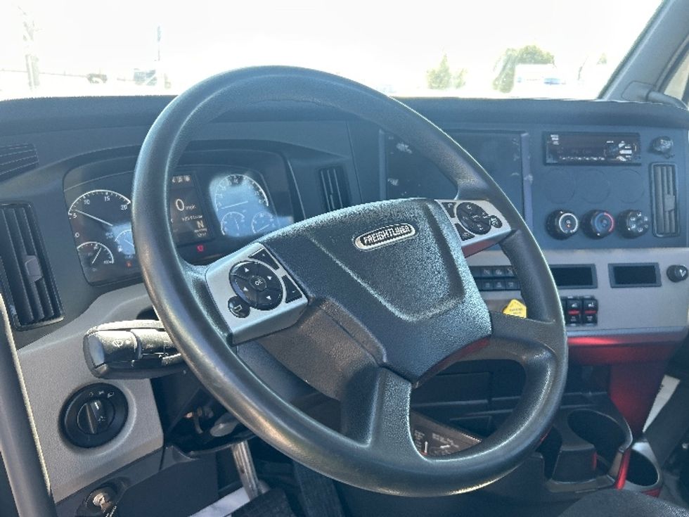 Day Cab Tractor-Heavy Duty Tractors-Freightliner-2020-T11664ST-Amarillo-TX-133,916\n\t\tmiles-$ 65,000 - Image 10