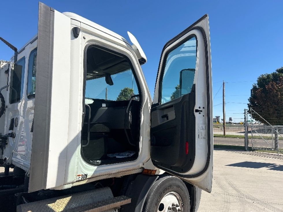 Day Cab Tractor-Heavy Duty Tractors-Freightliner-2020-T11664ST-Amarillo-TX-133,916\n\t\tmiles-$ 65,000 - Image 12