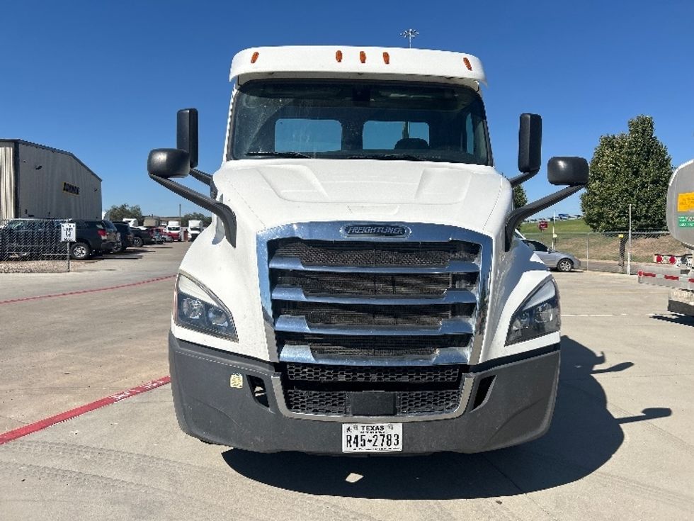 Day Cab Tractor-Heavy Duty Tractors-Freightliner-2020-T11664ST-Amarillo-TX-133,916\n\t\tmiles-$ 65,000 - Image 2