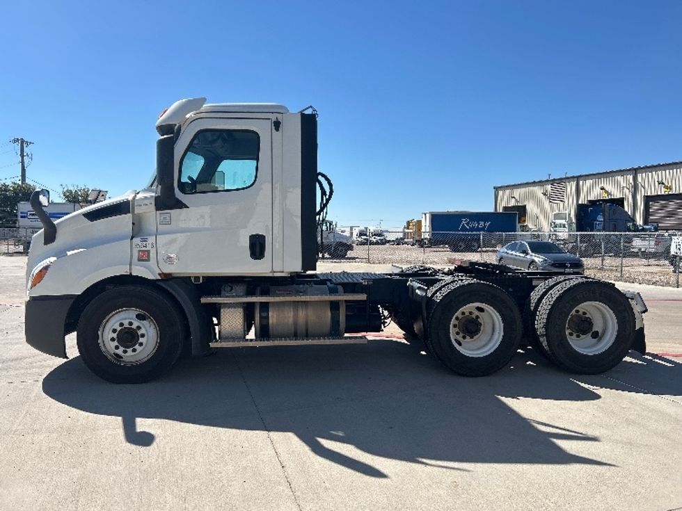 Day Cab Tractor-Heavy Duty Tractors-Freightliner-2020-T11664ST-Amarillo-TX-133,916\n\t\tmiles-$ 65,000 - Image 4