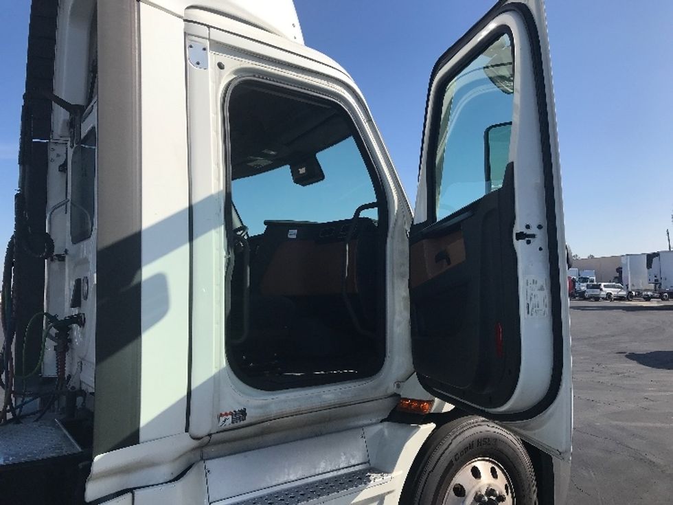 Day Cab Tractor-Heavy Duty Tractors-Freightliner-2020-T11664ST-Anaheim-CA-263,608\n\t\tmiles-$ 59,250 - Image 12