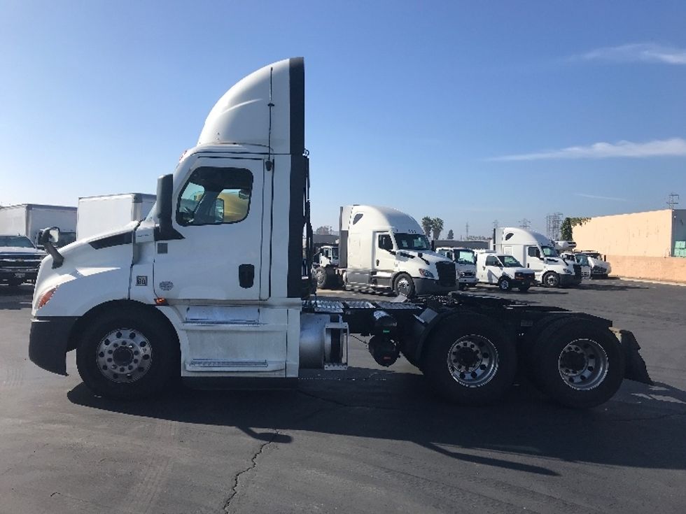 Day Cab Tractor-Heavy Duty Tractors-Freightliner-2020-T11664ST-Anaheim-CA-263,608\n\t\tmiles-$ 59,250 - Image 4