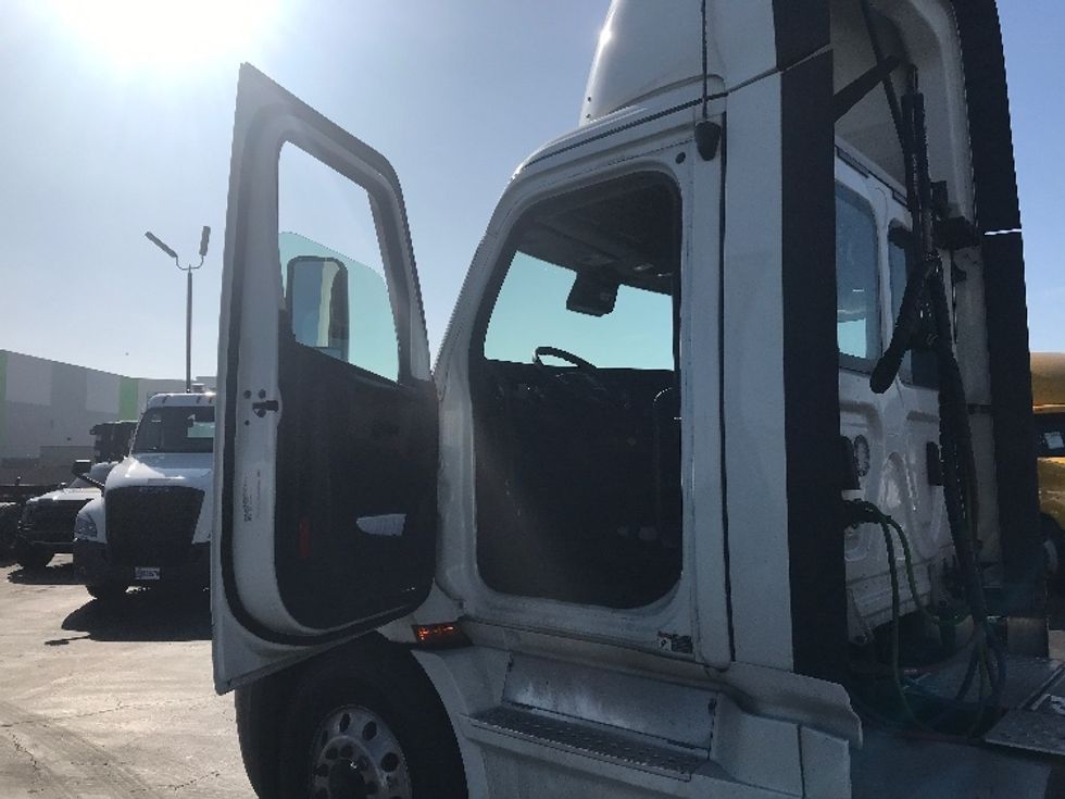 Day Cab Tractor-Heavy Duty Tractors-Freightliner-2020-T11664ST-Anaheim-CA-263,608\n\t\tmiles-$ 59,250 - Image 9