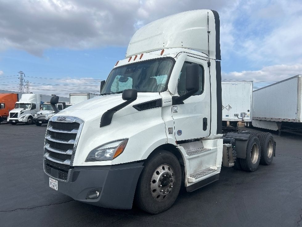 Day Cab Tractor-Heavy Duty Tractors-Freightliner-2020-T11664ST-Anaheim-CA-265,318\n\t\tmiles-$ 59,250 - Image 1