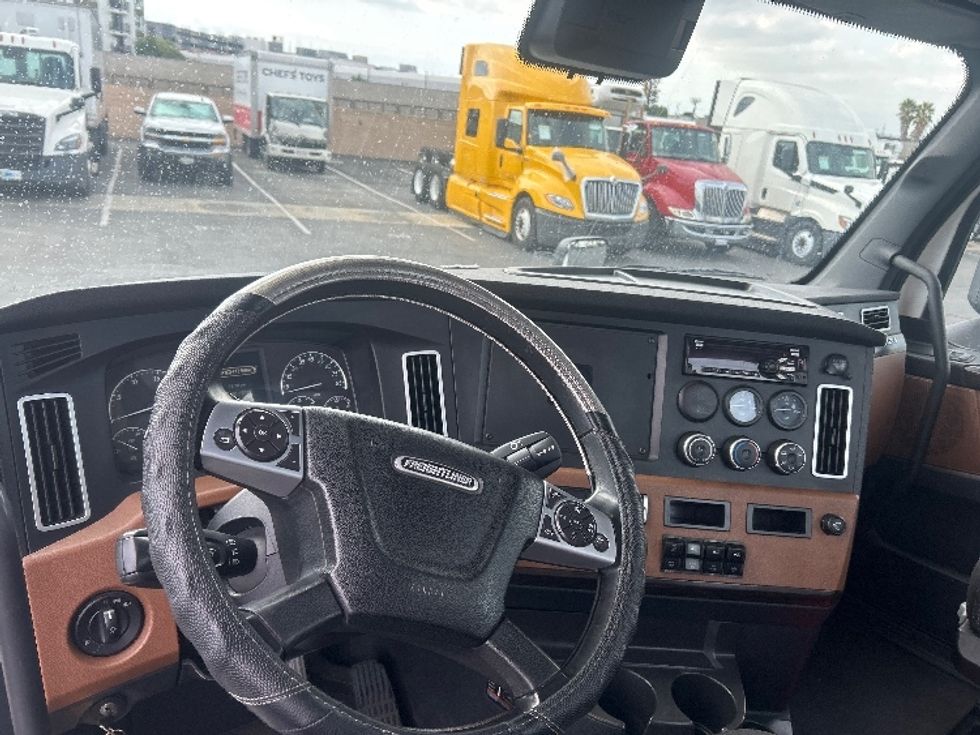 Day Cab Tractor-Heavy Duty Tractors-Freightliner-2020-T11664ST-Anaheim-CA-265,318\n\t\tmiles-$ 59,250 - Image 11
