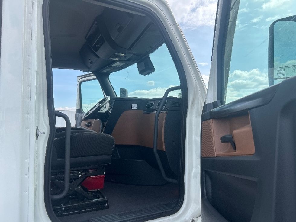 Day Cab Tractor-Heavy Duty Tractors-Freightliner-2020-T11664ST-Anaheim-CA-265,318\n\t\tmiles-$ 59,250 - Image 12