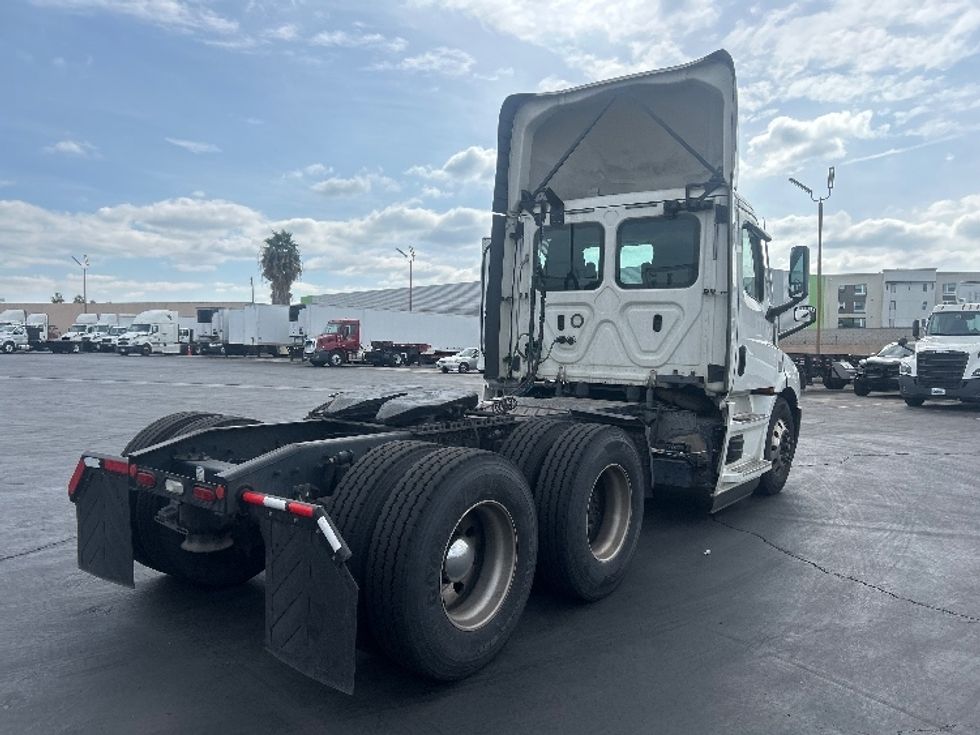 Day Cab Tractor-Heavy Duty Tractors-Freightliner-2020-T11664ST-Anaheim-CA-265,318\n\t\tmiles-$ 59,250 - Image 15