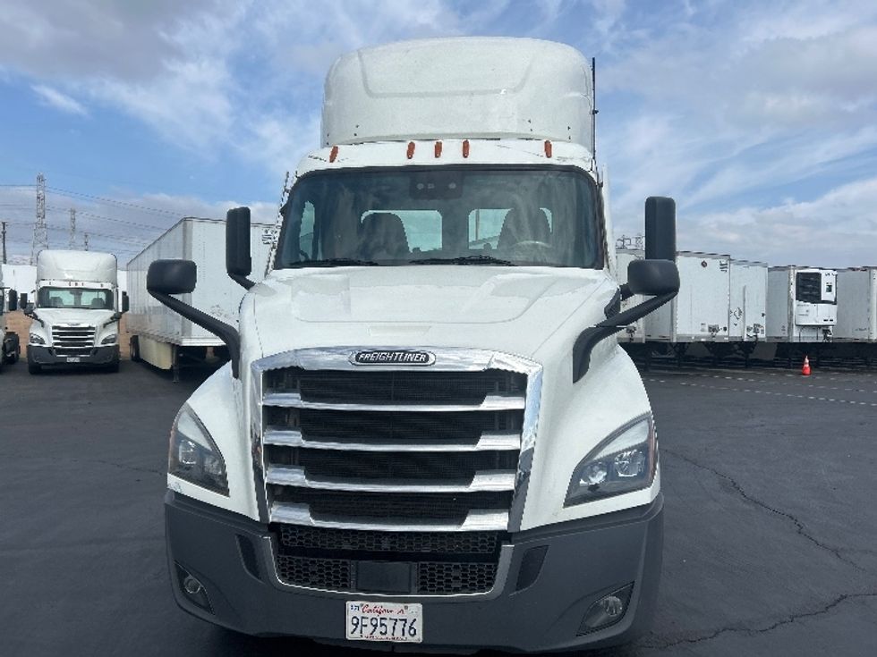 Day Cab Tractor-Heavy Duty Tractors-Freightliner-2020-T11664ST-Anaheim-CA-265,318\n\t\tmiles-$ 59,250 - Image 2