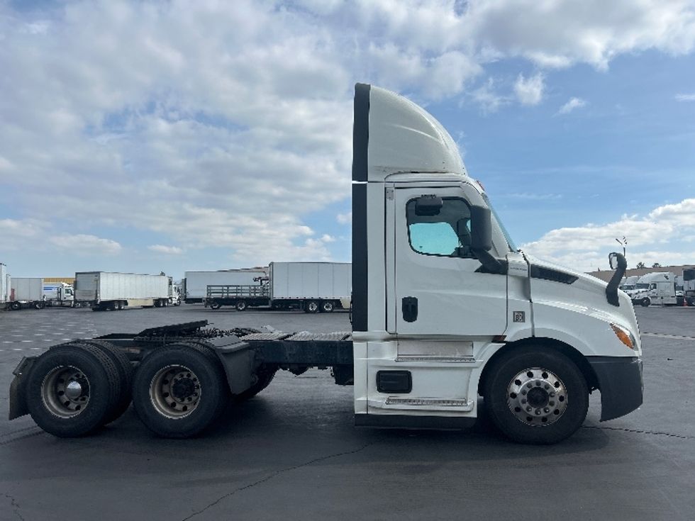 Day Cab Tractor-Heavy Duty Tractors-Freightliner-2020-T11664ST-Anaheim-CA-265,318\n\t\tmiles-$ 59,250 - Image 4