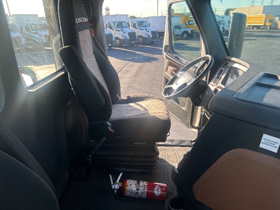 Day Cab Tractor-Heavy Duty Tractors-Freightliner-2020-T11664ST-Anaheim-CA-265,804\n\t\tmiles-$ 59,250 - Image 14