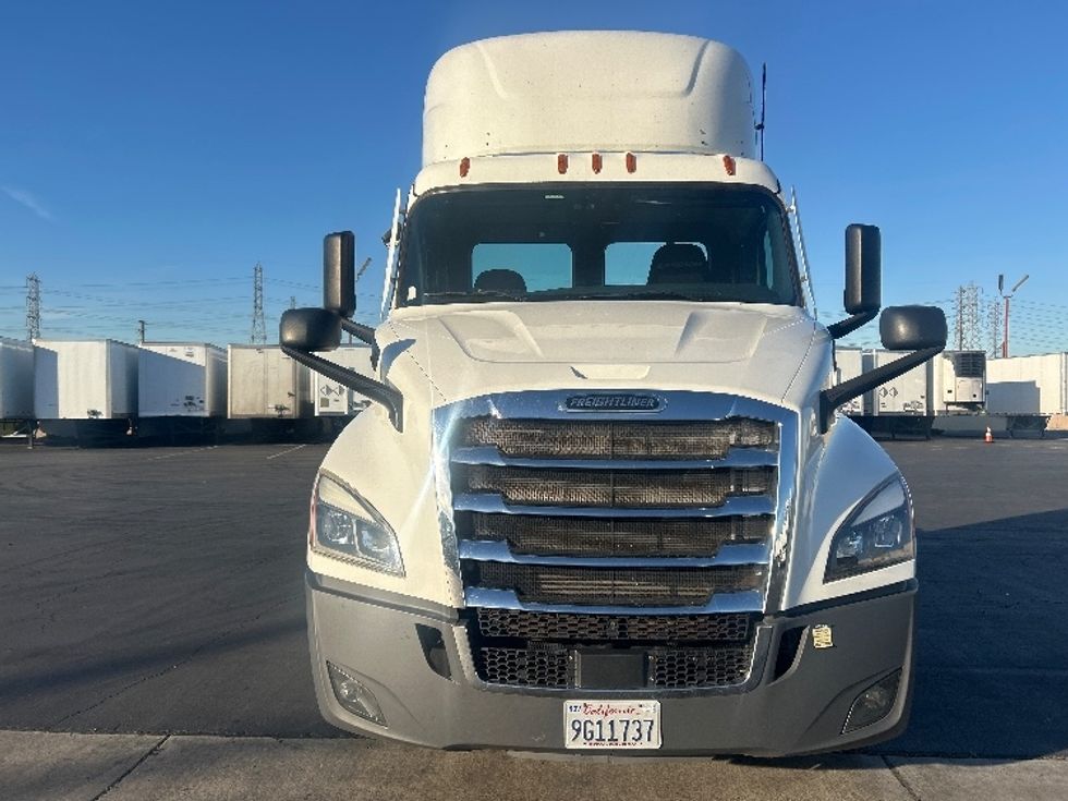 Day Cab Tractor-Heavy Duty Tractors-Freightliner-2020-T11664ST-Anaheim-CA-265,804\n\t\tmiles-$ 59,250 - Image 2