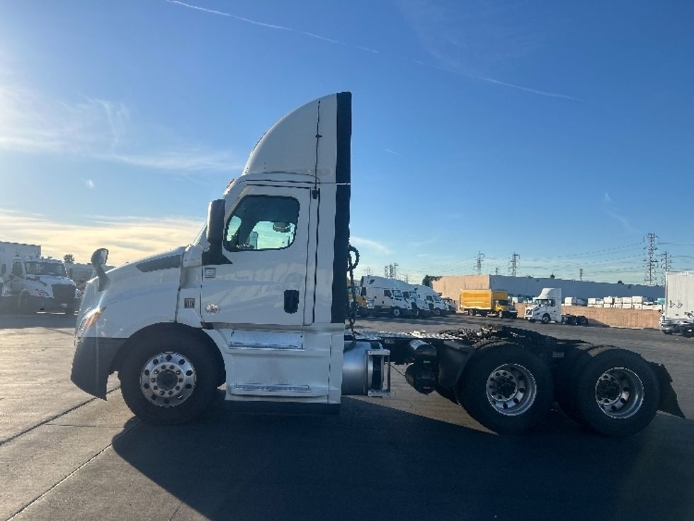 Day Cab Tractor-Heavy Duty Tractors-Freightliner-2020-T11664ST-Anaheim-CA-265,804\n\t\tmiles-$ 59,250 - Image 4
