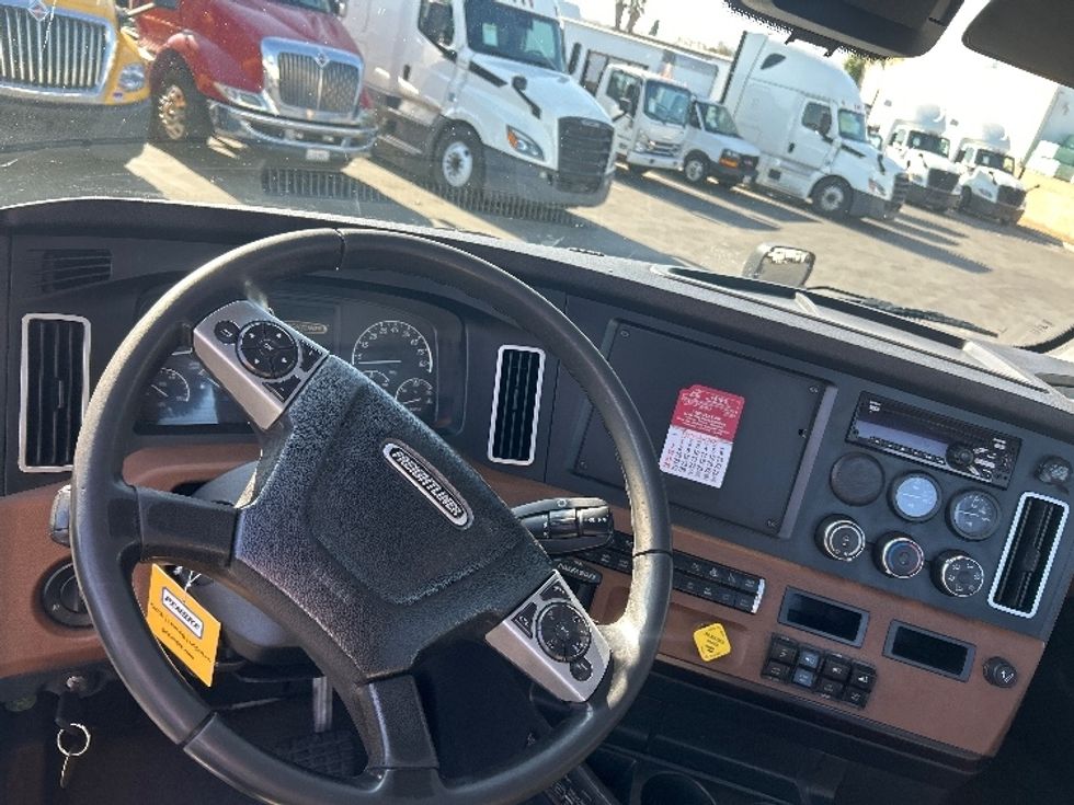 Day Cab Tractor-Heavy Duty Tractors-Freightliner-2020-T11664ST-Anaheim-CA-282,356\n\t\tmiles-$ 58,250 - Image 11