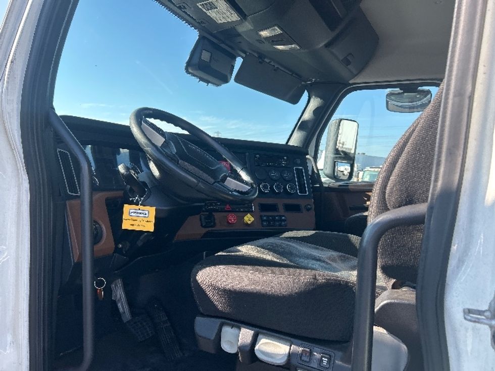 Day Cab Tractor-Heavy Duty Tractors-Freightliner-2020-T11664ST-Anaheim-CA-282,356\n\t\tmiles-$ 58,250 - Image 9