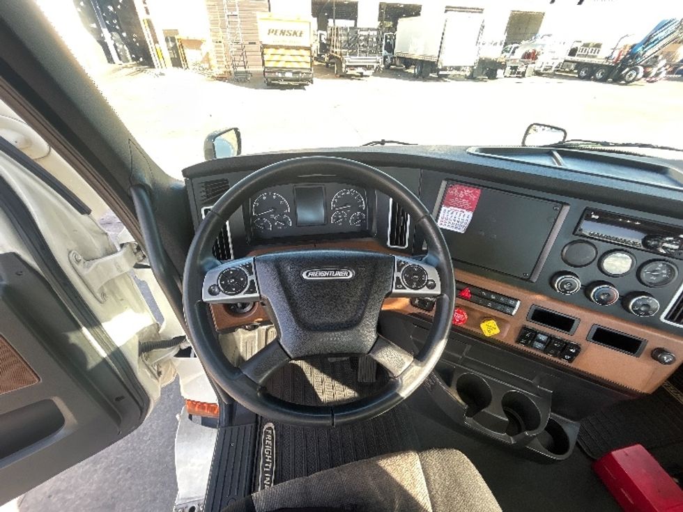 Day Cab Tractor-Heavy Duty Tractors-Freightliner-2020-T11664ST-Anaheim-CA-373,716\n\t\tmiles-$ 53,250 - Image 11
