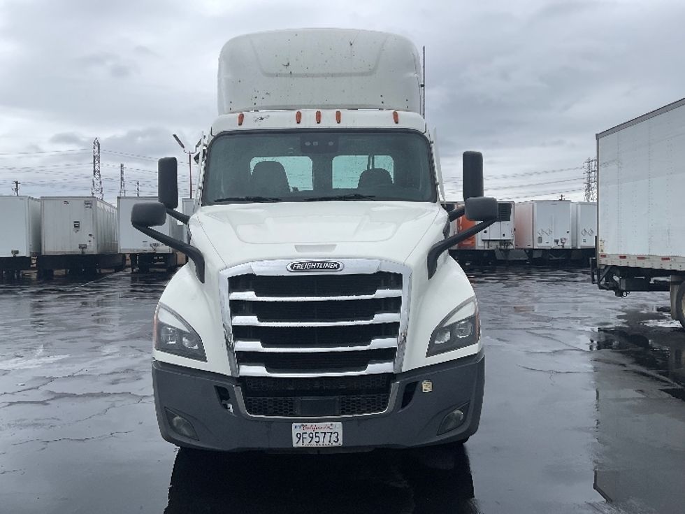 Day Cab Tractor-Heavy Duty Tractors-Freightliner-2020-T11664ST-Anaheim-CA-373,716\n\t\tmiles-$ 53,250 - Image 2