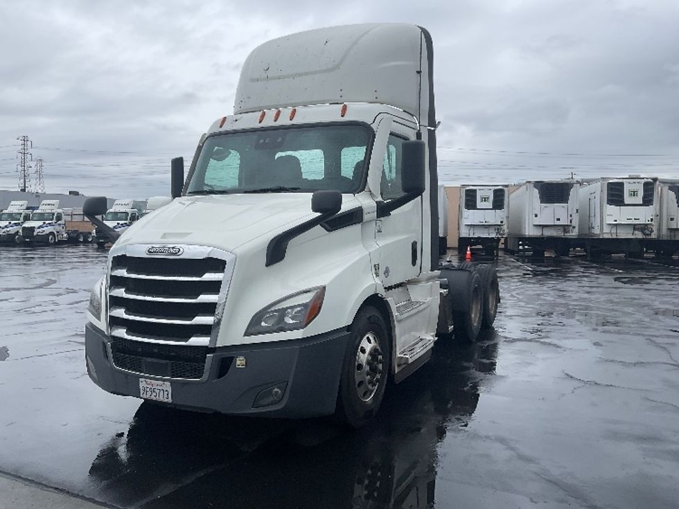 Day Cab Tractor-Heavy Duty Tractors-Freightliner-2020-T11664ST-Anaheim-CA-373,716\n\t\tmiles-$ 53,250 - Image 3