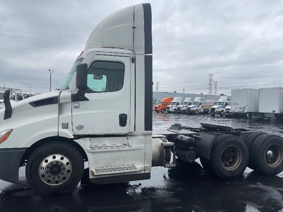 Day Cab Tractor-Heavy Duty Tractors-Freightliner-2020-T11664ST-Anaheim-CA-373,716\n\t\tmiles-$ 53,250 - Image 4
