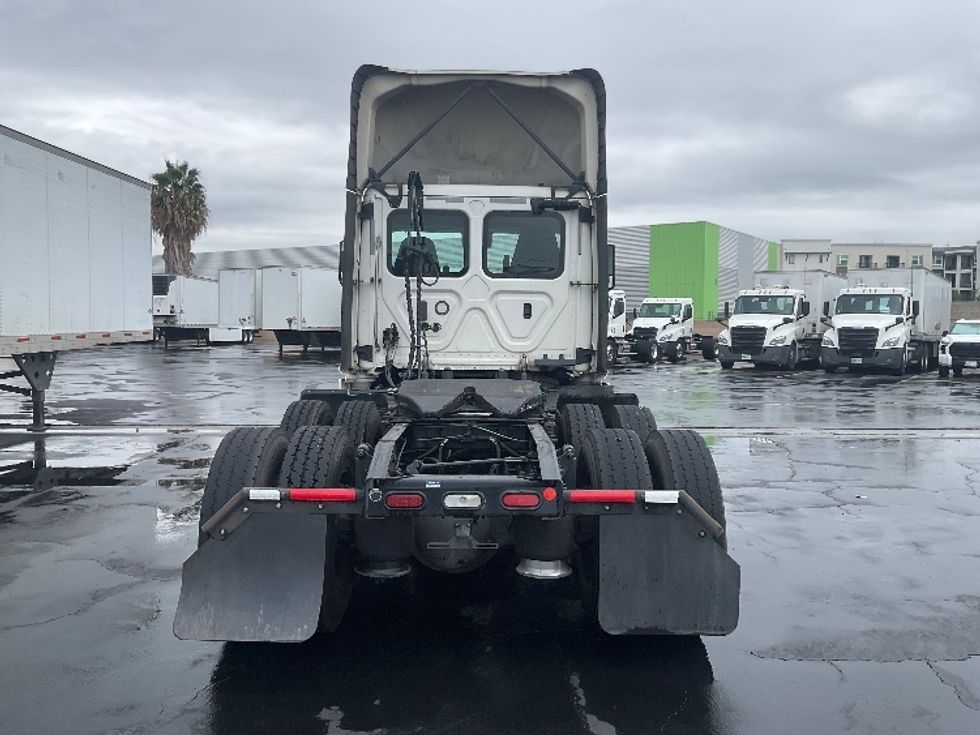 Day Cab Tractor-Heavy Duty Tractors-Freightliner-2020-T11664ST-Anaheim-CA-373,716\n\t\tmiles-$ 53,250 - Image 6