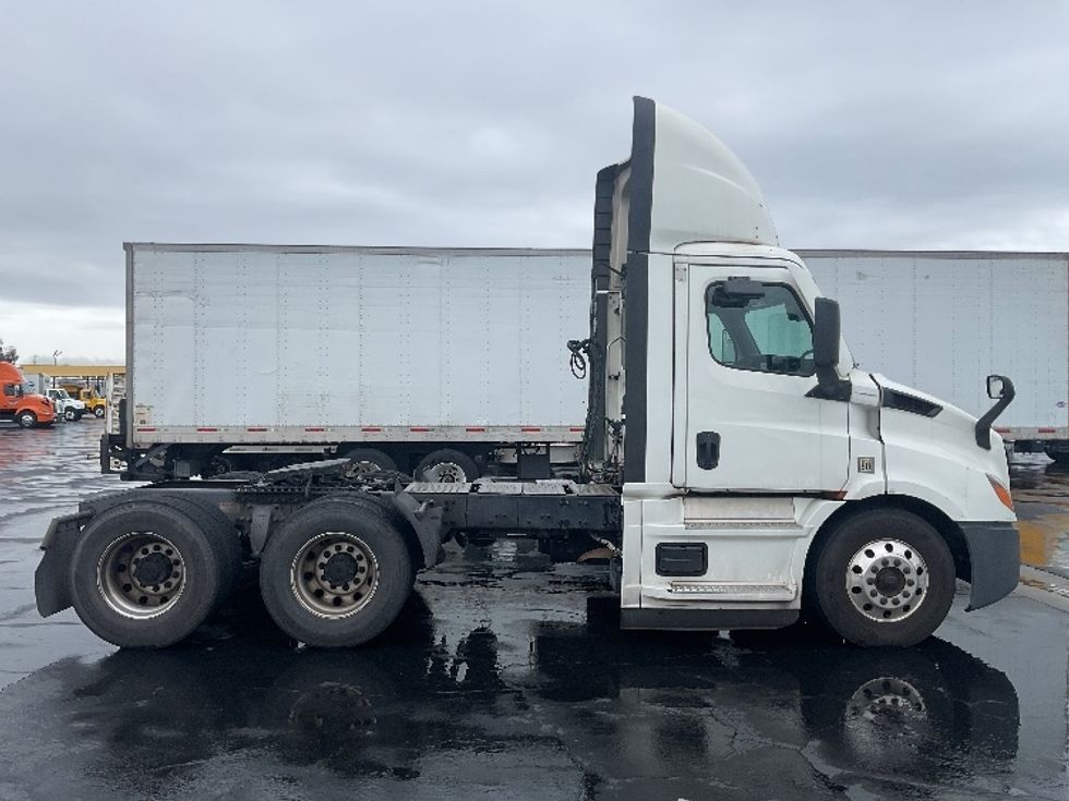 Day Cab Tractor-Heavy Duty Tractors-Freightliner-2020-T11664ST-Anaheim-CA-373,716\n\t\tmiles-$ 53,250 - Image 8