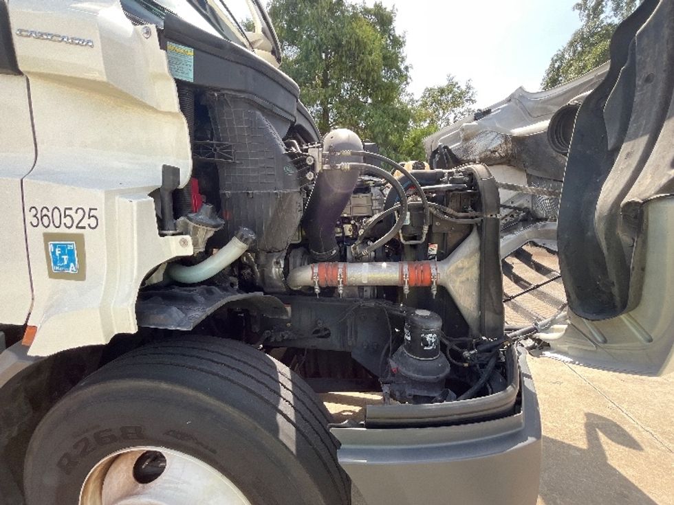 Day Cab Tractor-Heavy Duty Tractors-Freightliner-2020-T11664ST-Apopka-FL-323,180\n\t\tmiles-$ 56,000 - Image 15