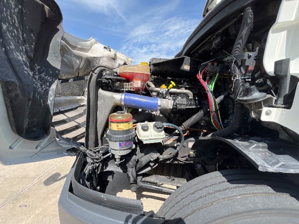 Day Cab Tractor-Heavy Duty Tractors-Freightliner-2020-T11664ST-Apopka-FL-323,180\n\t\tmiles-$ 56,000 - Image 16