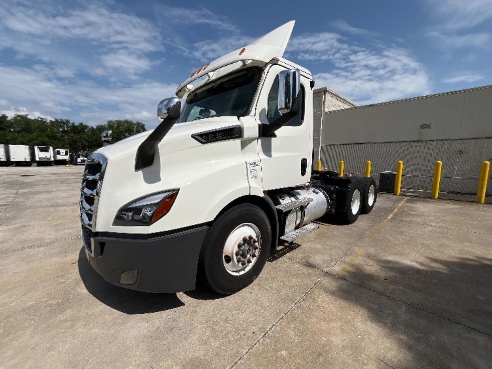 Day Cab Tractor-Heavy Duty Tractors-Freightliner-2020-T11664ST-Apopka-FL-323,180\n\t\tmiles-$ 56,000 - Image 3