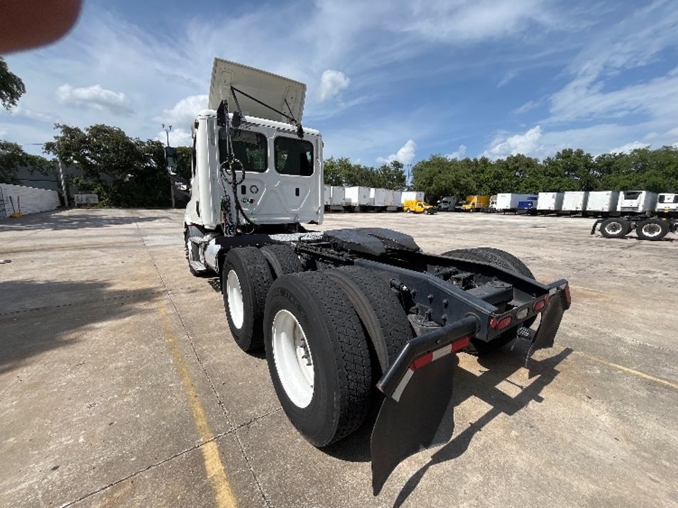 Day Cab Tractor-Heavy Duty Tractors-Freightliner-2020-T11664ST-Apopka-FL-323,180\n\t\tmiles-$ 56,000 - Image 5