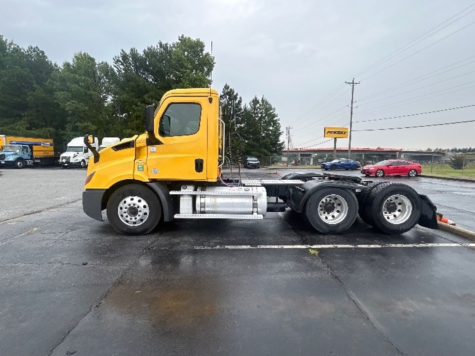 Day Cab Tractor-Heavy Duty Tractors-Freightliner-2020-T11664ST-Atlanta (Forest Park)-GA-449,888\n\t\tmiles-$ 41,250 - Image 4