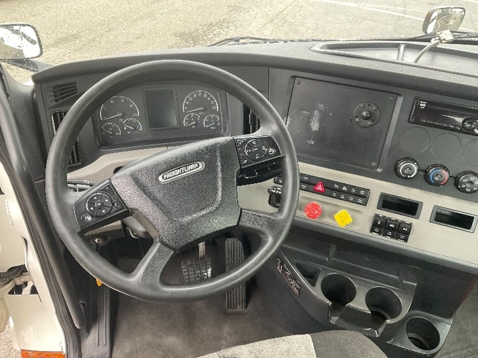 Day Cab Tractor-Heavy Duty Tractors-Freightliner-2020-T11664ST-Austin-TX-515,555\n\t\tmiles-$ 42,250 - Image 11