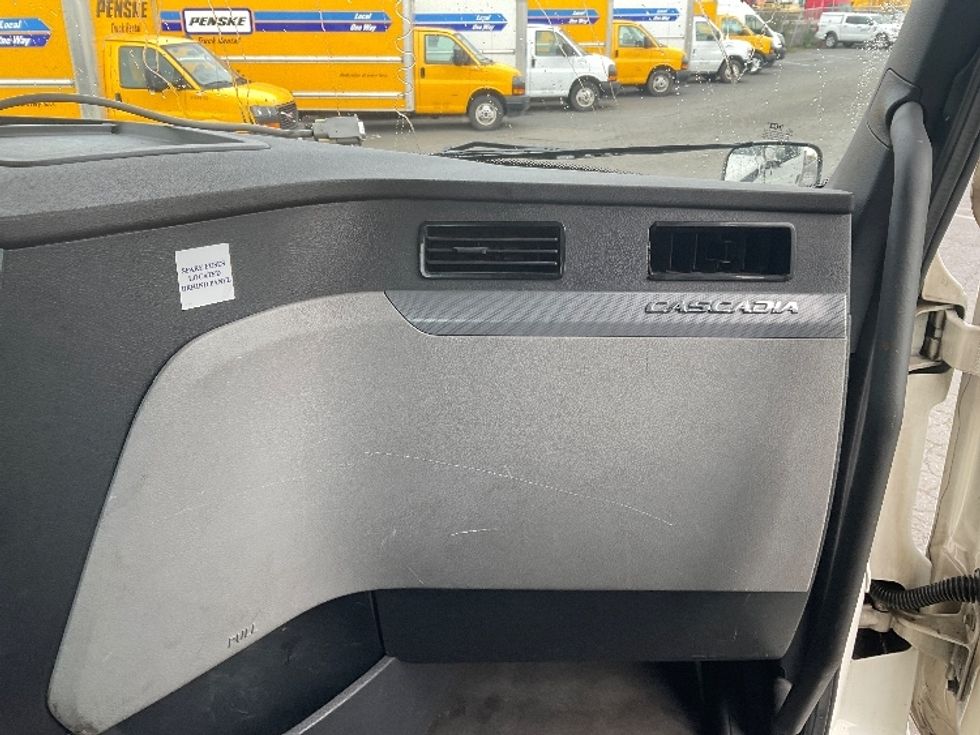 Day Cab Tractor-Heavy Duty Tractors-Freightliner-2020-T11664ST-Austin-TX-515,555\n\t\tmiles-$ 42,250 - Image 13