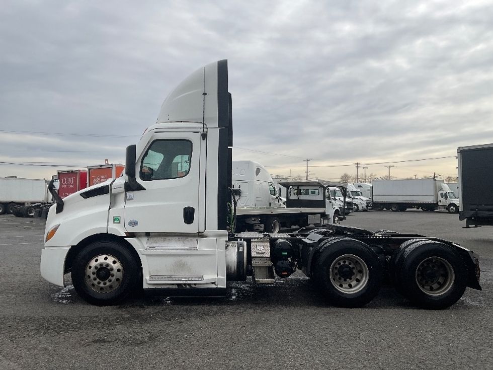Day Cab Tractor-Heavy Duty Tractors-Freightliner-2020-T11664ST-Austin-TX-515,555\n\t\tmiles-$ 42,250 - Image 4