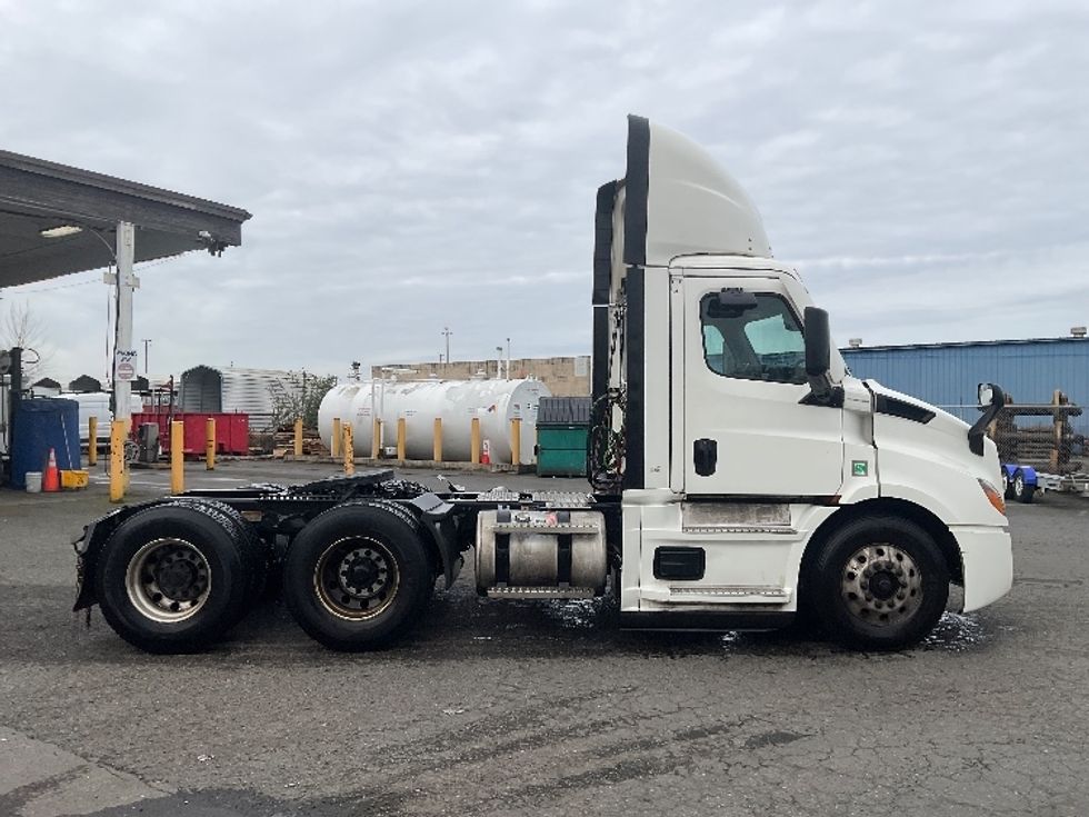 Day Cab Tractor-Heavy Duty Tractors-Freightliner-2020-T11664ST-Austin-TX-515,555\n\t\tmiles-$ 42,250 - Image 8