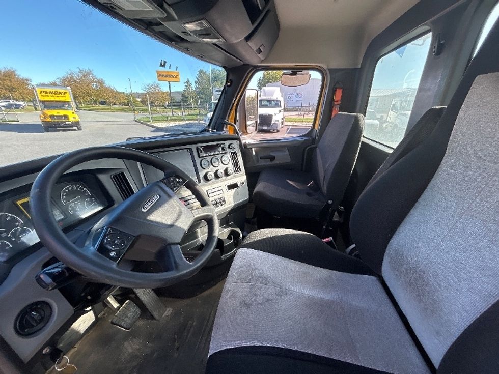 Day Cab Tractor-Heavy Duty Tractors-Freightliner-2020-T11664ST-Belcamp-MD-427,627\n\t\tmiles-$ 40,250 - Image 10