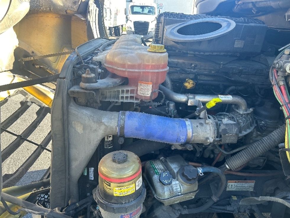 Day Cab Tractor-Heavy Duty Tractors-Freightliner-2020-T11664ST-Belcamp-MD-427,627\n\t\tmiles-$ 40,250 - Image 16