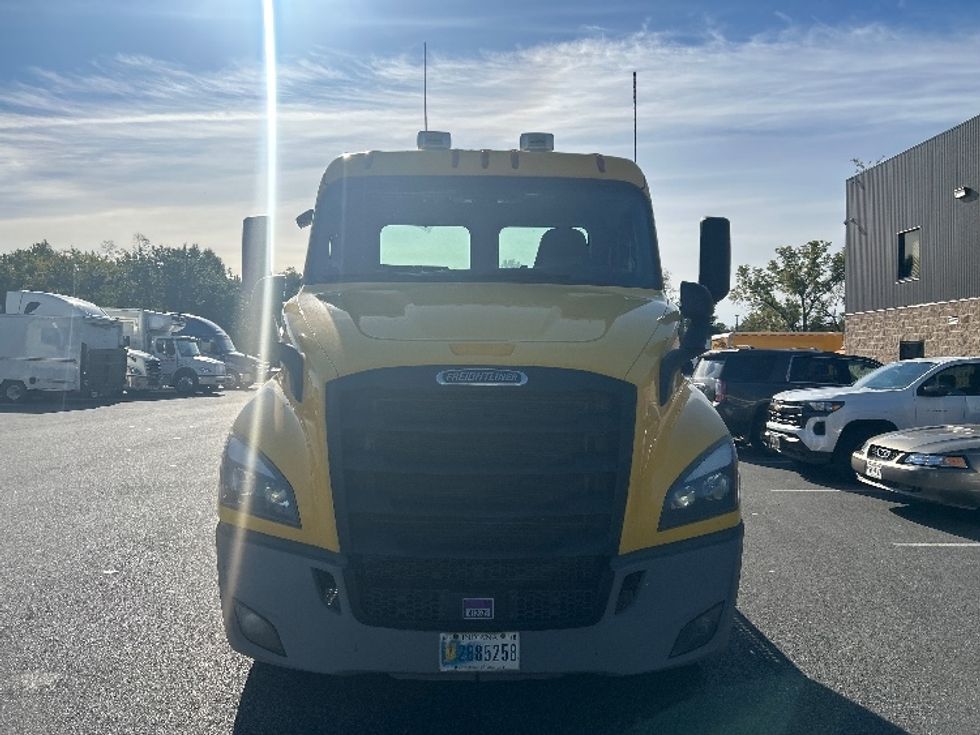 Day Cab Tractor-Heavy Duty Tractors-Freightliner-2020-T11664ST-Belcamp-MD-427,627\n\t\tmiles-$ 40,250 - Image 2