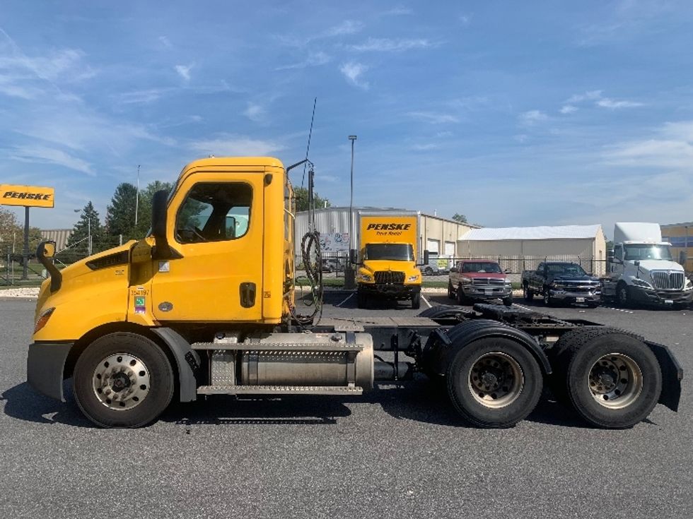 Day Cab Tractor-Heavy Duty Tractors-Freightliner-2020-T11664ST-Belcamp-MD-427,627\n\t\tmiles-$ 40,250 - Image 4