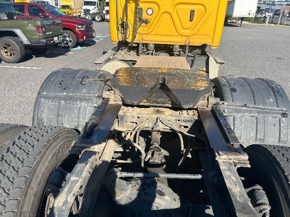 Day Cab Tractor-Heavy Duty Tractors-Freightliner-2020-T11664ST-Belcamp-MD-427,627\n\t\tmiles-$ 40,250 - Image 6