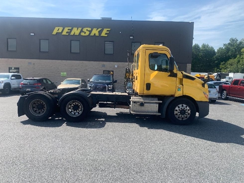 Day Cab Tractor-Heavy Duty Tractors-Freightliner-2020-T11664ST-Belcamp-MD-427,627\n\t\tmiles-$ 40,250 - Image 8