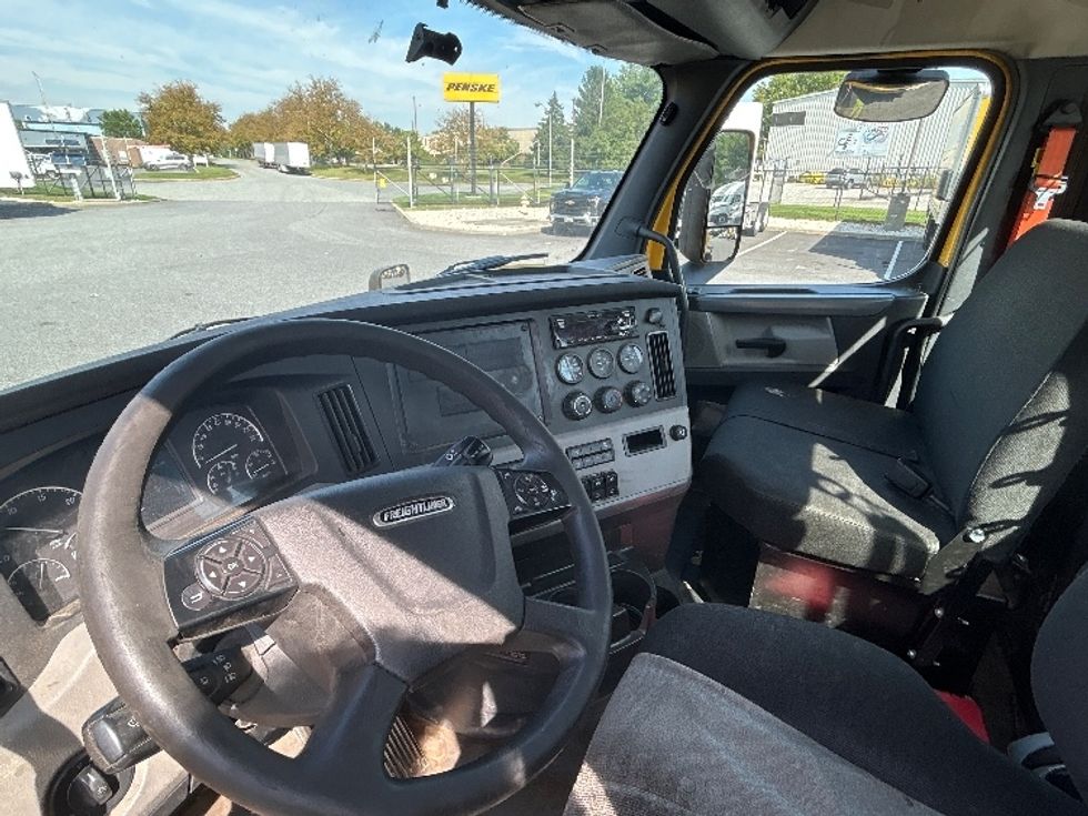 Day Cab Tractor-Heavy Duty Tractors-Freightliner-2020-T11664ST-Belcamp-MD-489,727\n\t\tmiles-$ 40,000 - Image 10