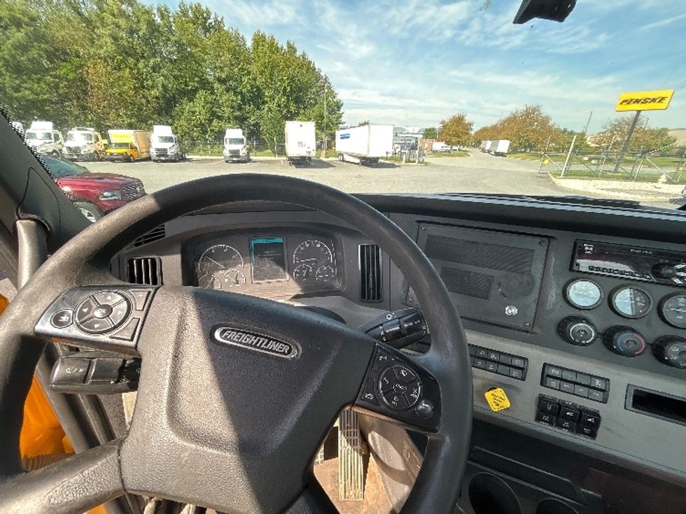Day Cab Tractor-Heavy Duty Tractors-Freightliner-2020-T11664ST-Belcamp-MD-489,727\n\t\tmiles-$ 40,000 - Image 11